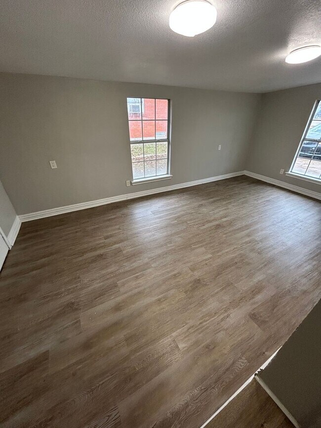 Building Photo - Ready to move in.....