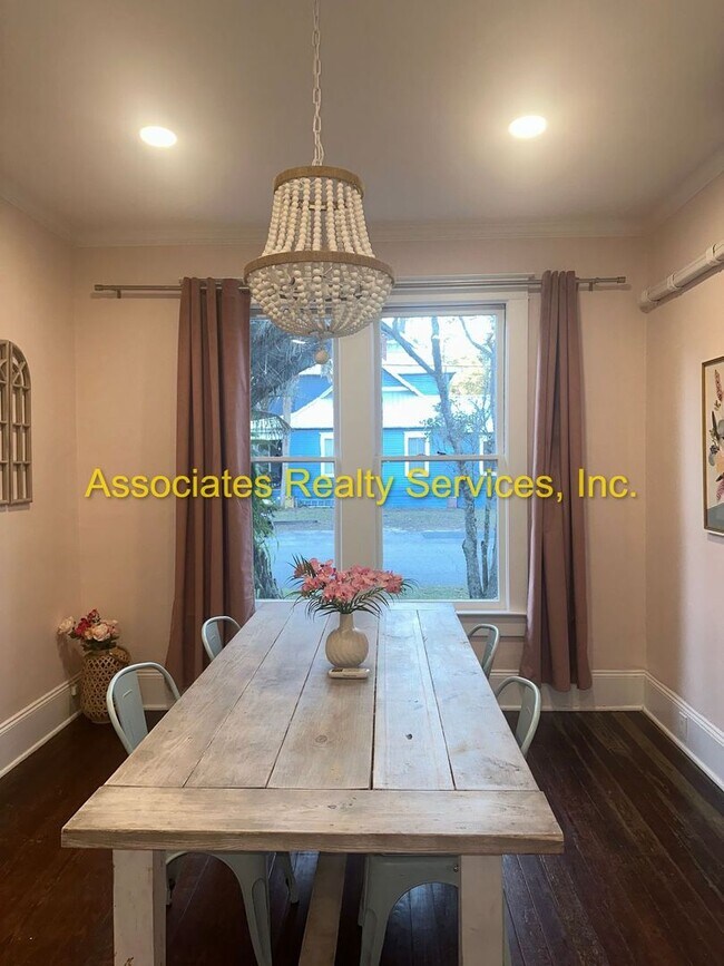 Building Photo - Totally Remodeled Vintage Home - FULLY FURNISHED!!!