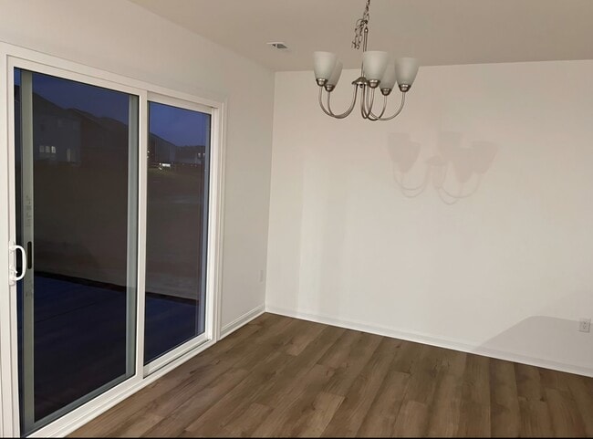 Building Photo - 3353 Sunbeam Pl