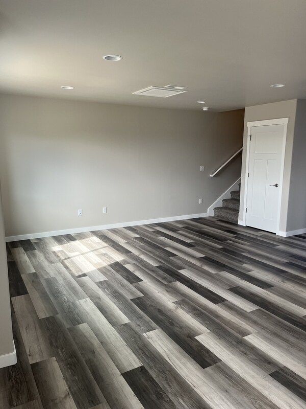 Building Photo - 610 Mead Ave