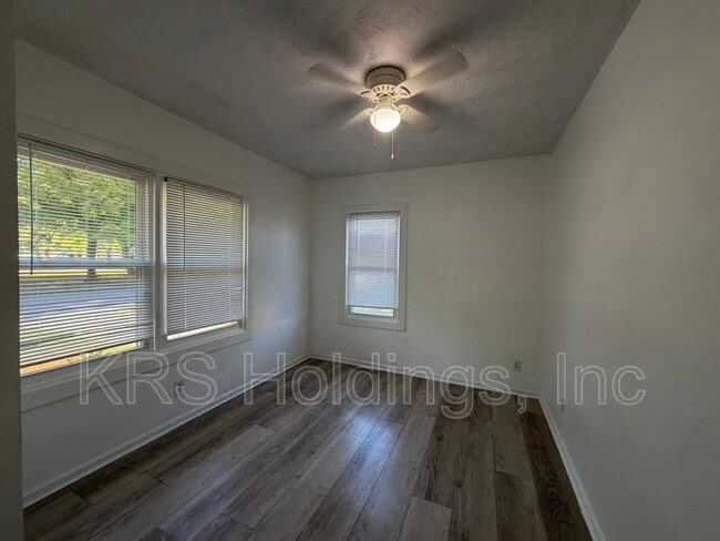 Building Photo - 903 Freedom Ave