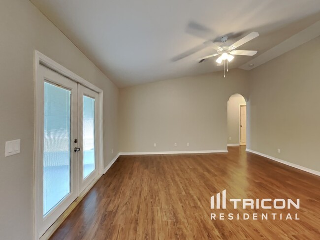 Building Photo - 1240 Fleetwood Dr NW