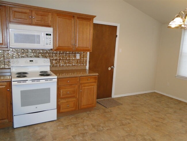 Building Photo - 6930 Birdie Ln