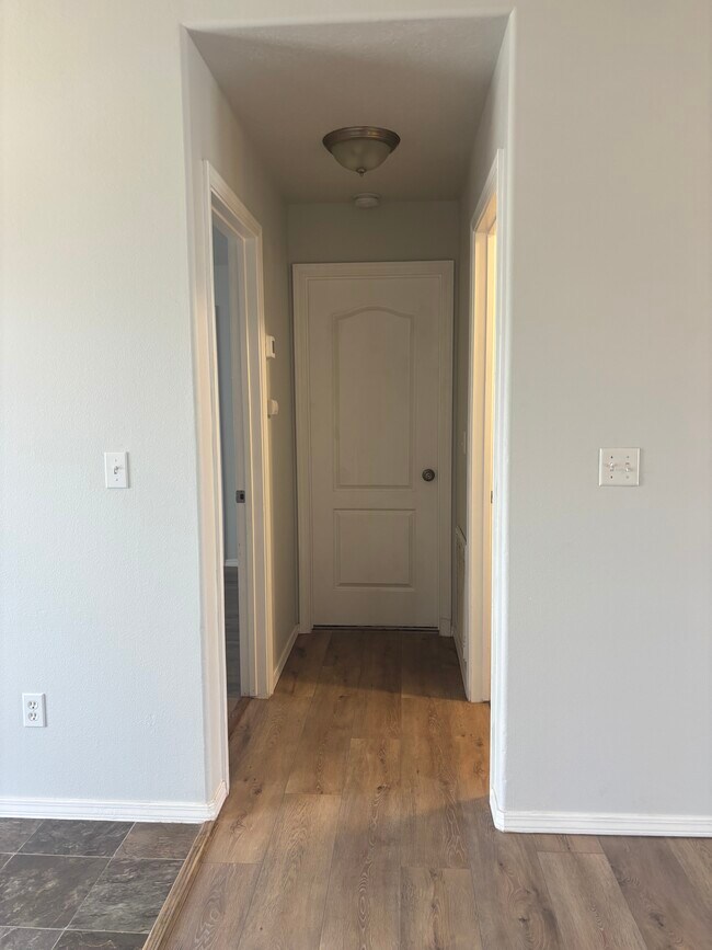 Building Photo - 339 E Bay Owl Dr