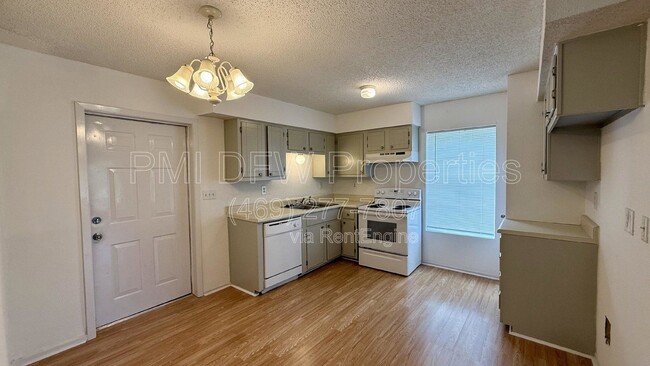 Building Photo - 1001 Weiss Ave