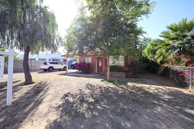 Building Photo - 4608 N 10th Pl