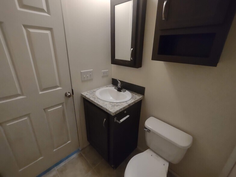 Building Photo - 2304 Wellington Green Dr