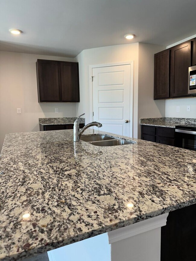 Building Photo - Rivers Landing Subdivision 3 bedroom 2 Bat...