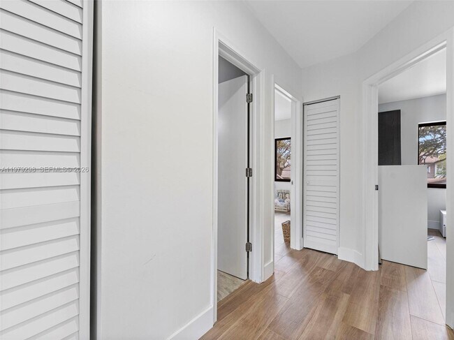 Building Photo - 10548 SW 112th Ave