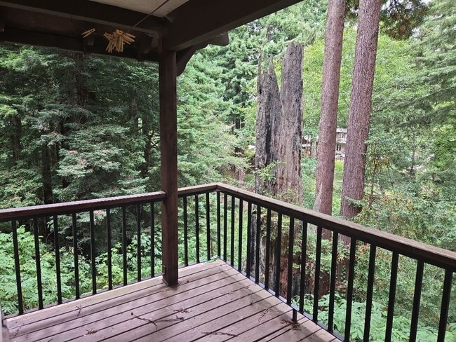 Building Photo - Pet Friendly! Redwood views! 3-bedroom hom...