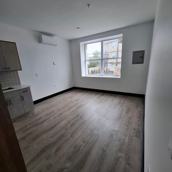 11 Thomas St 1C - 12 Thomas St