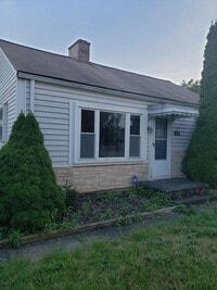 Building Photo - 2 Bedroom Single Family Home with Garage