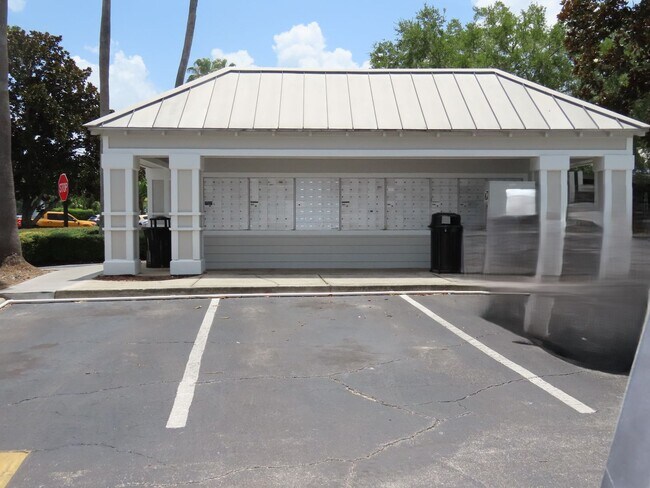 Building Photo - Orlando Park Central Gated Resort Style Co...