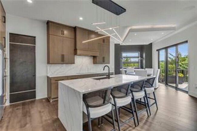 Building Photo - {5842} Luxury Rental in Forrest Ridge Esta...