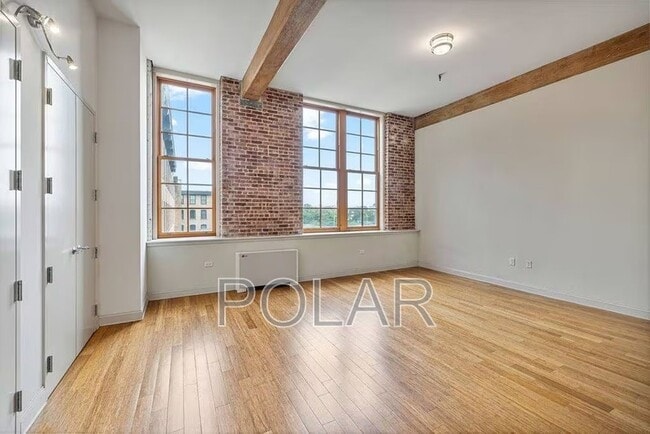 Building Photo - 154 Ave E