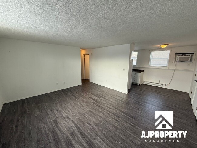 Building Photo - 600 E Aspen Blvd