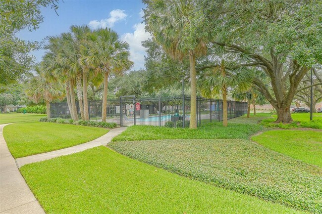 Building Photo - 1352 Country Pl Dr