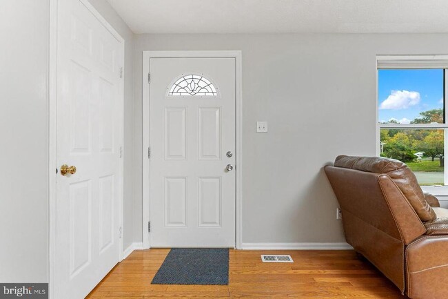 Building Photo - 223 Laura Anne Ct