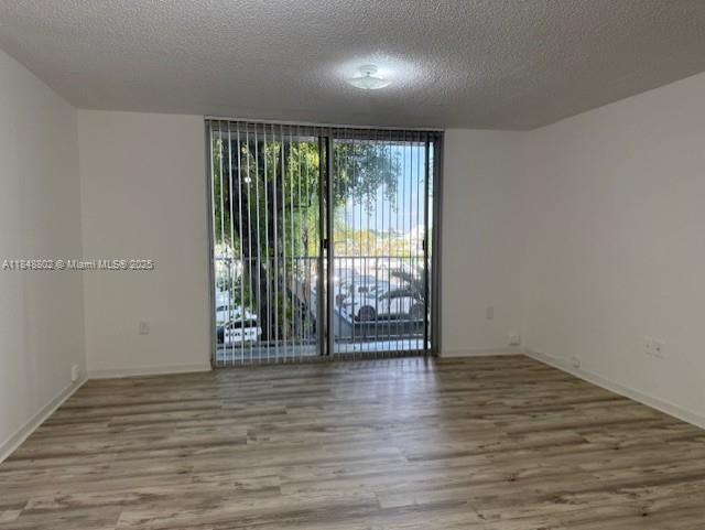 Building Photo - 1720 NW N River Dr