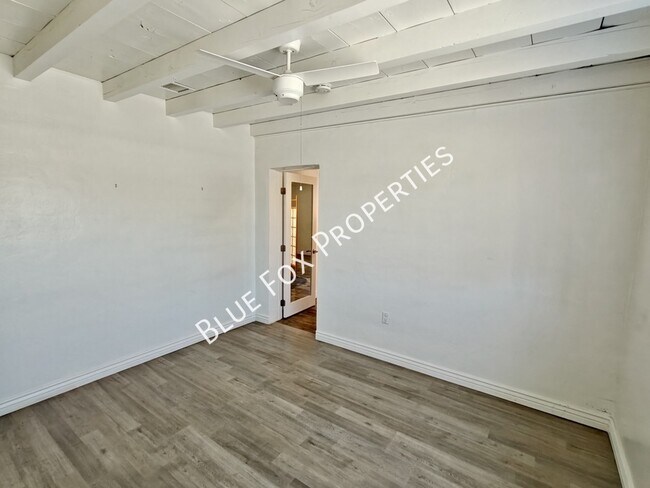 Building Photo - 2233 N Isabel Blvd