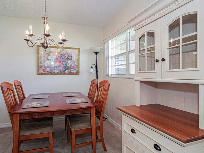 Building Photo - 36 Pine Arbor Ln