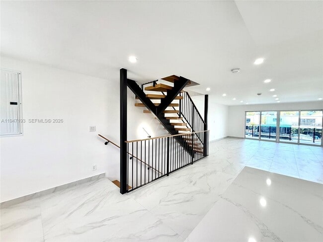 Building Photo - 3826 NE 171 St