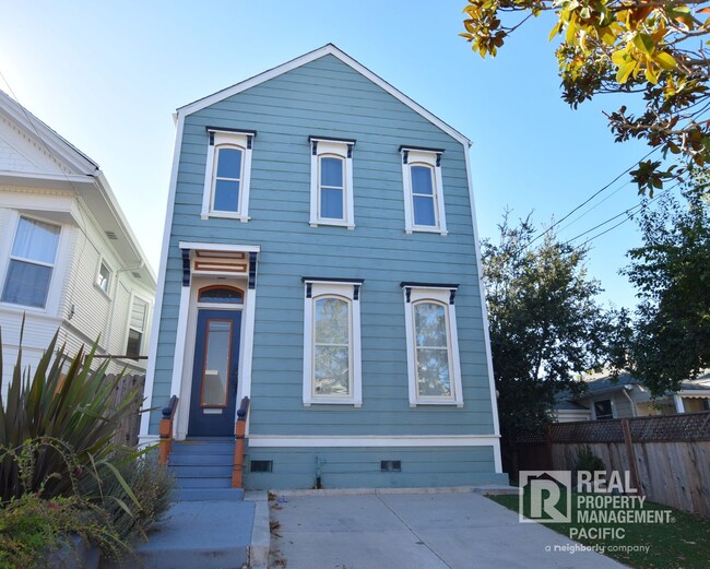 Building Photo - 4 Bedroom Victorian in West Oakland