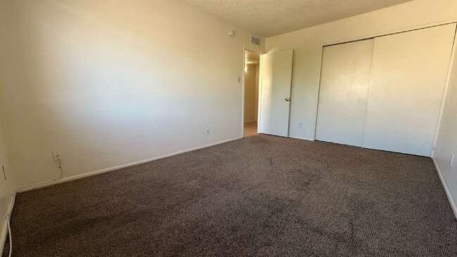 Building Photo - "Charming 2-Bedroom Townhouse in Phoenix -...
