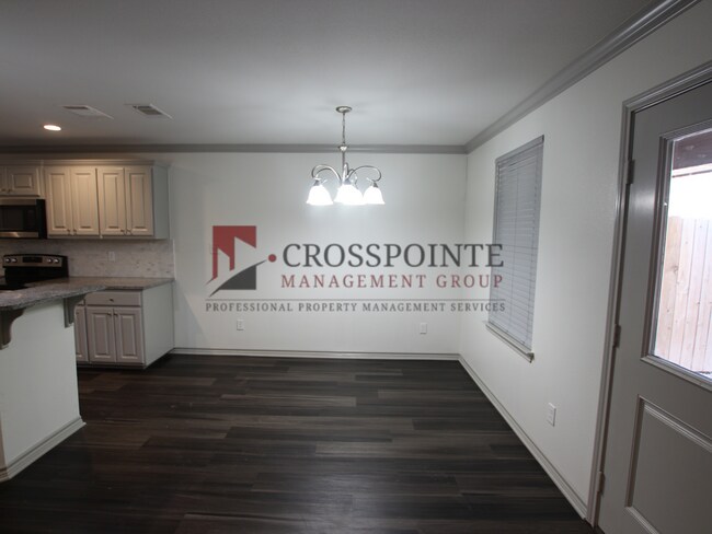 Building Photo - Beautiful 3 Bedroom 2 Bathroom Townhouse in South Tyler! 1/2 OFF FIRST FULL MONTH