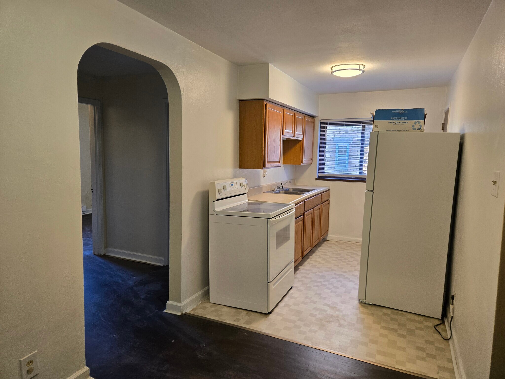 Kitchen - 539 Hadley Ave