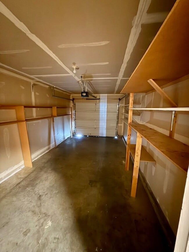 Building Photo - Charming 3 Bed, 1.5 Bath Unit in the Heart...