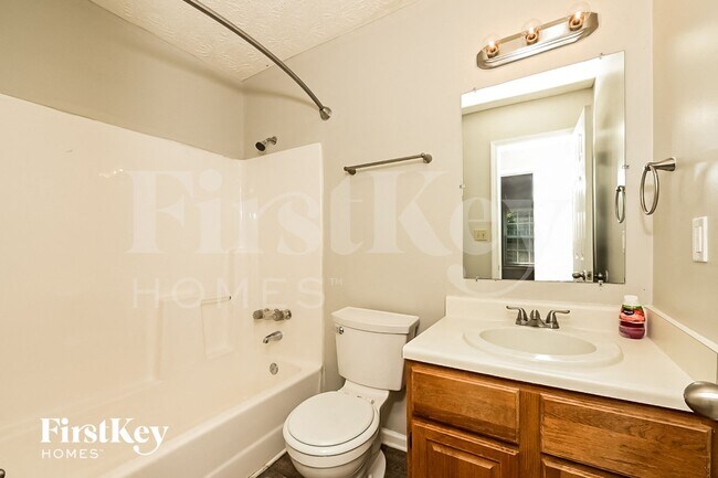 Building Photo - 215 Brooks Dr