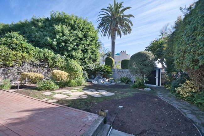 Building Photo - 4 Bedroom Home on Cul de Sac in Hermosa Beach
