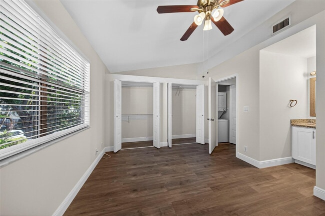 Building Photo - 1921 NE 15th Ave