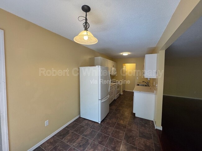 Building Photo - 95 Woodsedge Dr