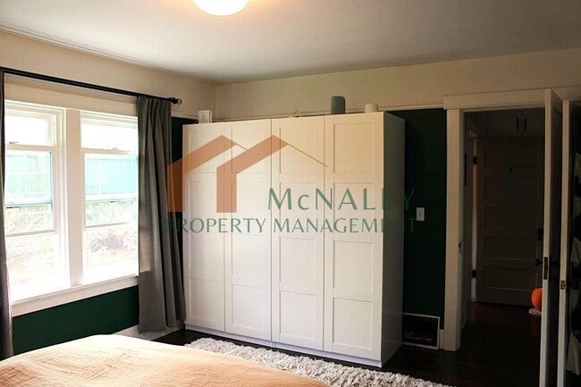 Building Photo - Charming Updated 3-Bedroom Craftsman in Central Tacoma