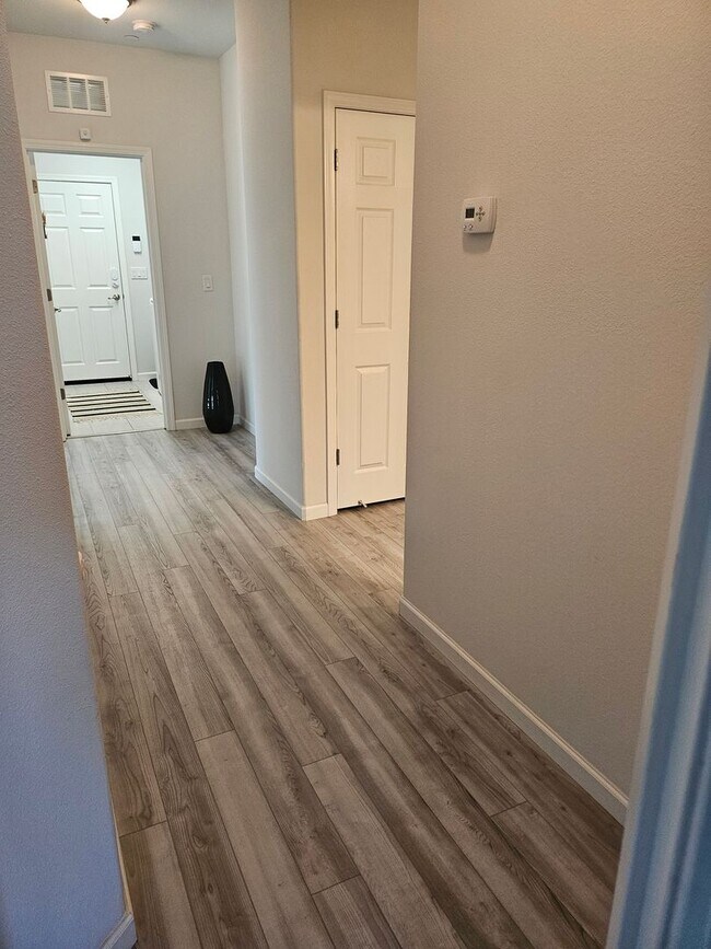 Building Photo - MUST SEE 4 Bedroom 2 bath