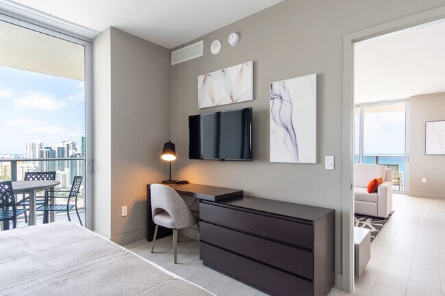 Building Photo - 4010 S Ocean Dr