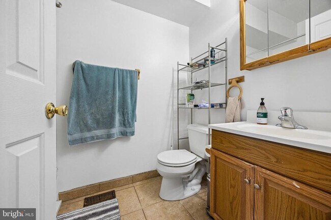 Building Photo - 115 Green Ln