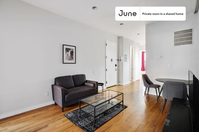 Building Photo - Private bedroom in 4 bed/1.5 bath Home