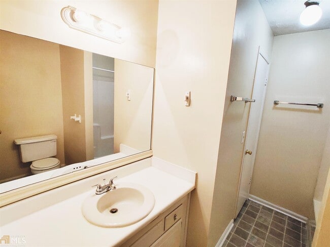 Building Photo - 1455 Belle Meade Ct