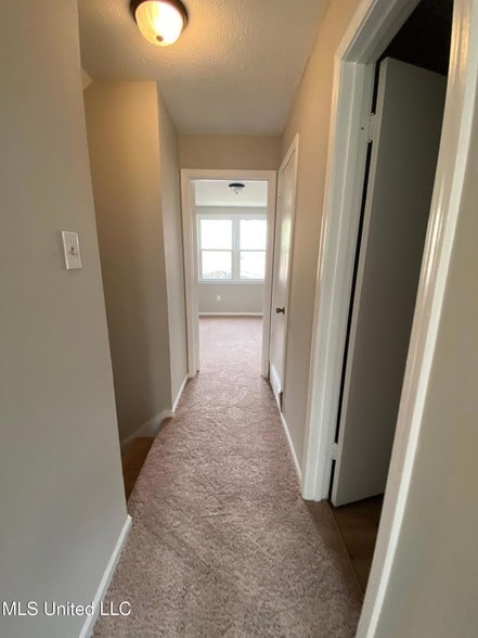 Building Photo - 8230 Cedarbrook Dr