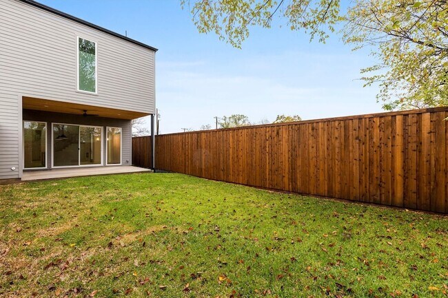 Building Photo - 2814 Guymon St