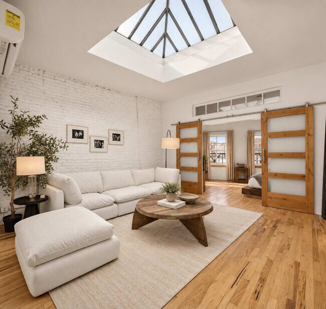 Building Photo - 354 Bowery