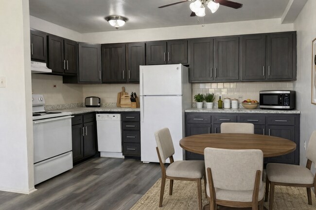 Building Photo - Oak Ridge Apartments