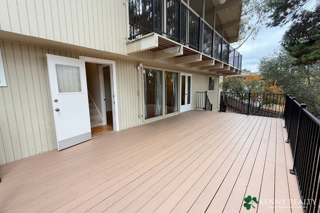 Building Photo - Spacious 4 Bedroom Home in San Mateo Hills...