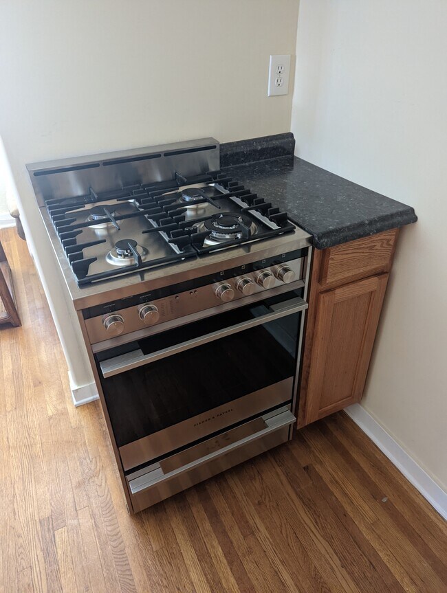 Building Photo - 1303 E Brockton Ave