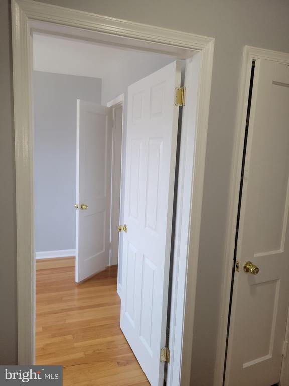 Building Photo - 2212 Vailthorn Rd