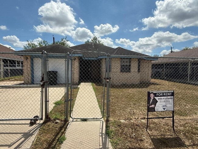 Building Photo - 108 N Mina De Oro St