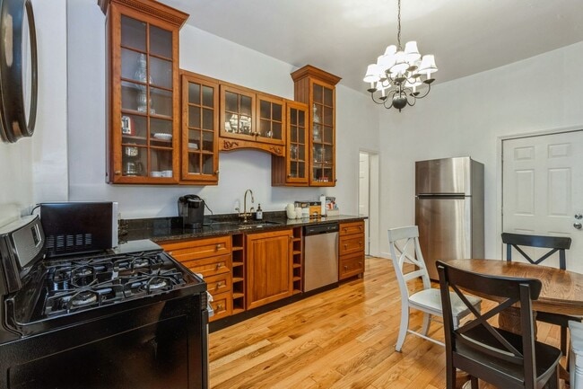 Building Photo - 2459 N Clybourn Ave